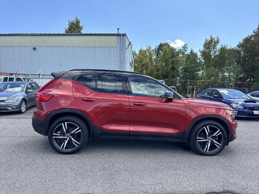 2021 Volvo XC40 T5 R-Design