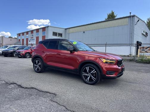 2021 Volvo XC40 T5 R-Design
