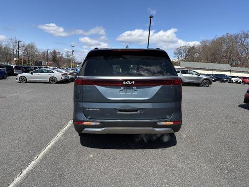 2024 Kia Carnival SX