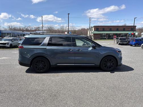 2024 Kia Carnival SX