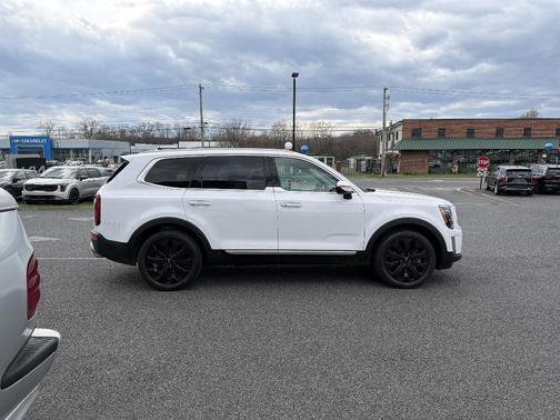 Glacial White Pearl 2022 Kia Telluride S