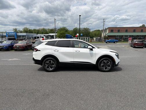 Snow White Pearl 2023 Kia Sportage LX