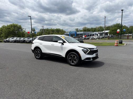 Snow White Pearl 2023 Kia Sportage LX