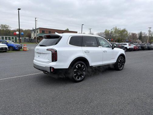 Glacial White Pearl 2023 Kia Telluride SX