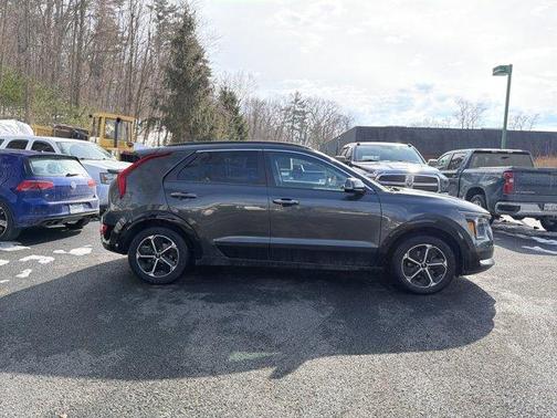 2023 Kia Niro SX