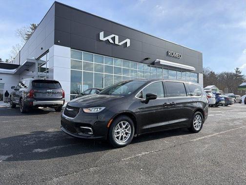 2023 Chrysler Pacifica Touring-L