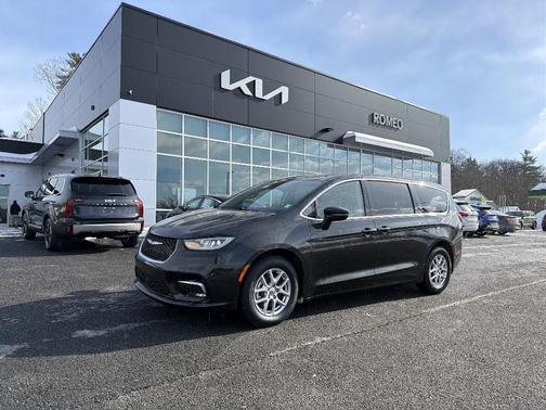 2023 Chrysler Pacifica Touring-L