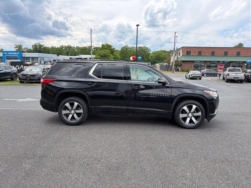 Mosaic Black Metallic 2019 Chevrolet Traverse LT Leather