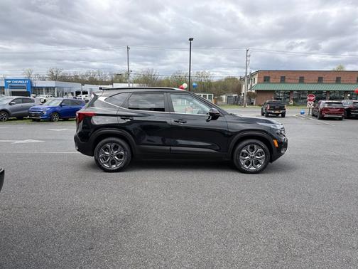 Fusion Black 2024 Kia Seltos S