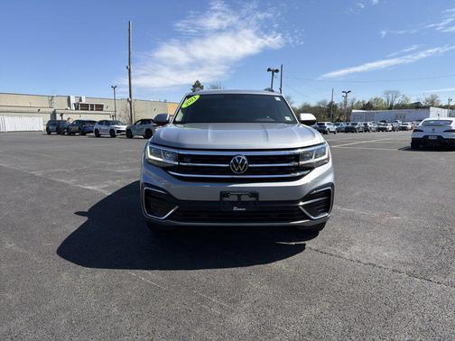Platinum Gray Metallic 2021 Volkswagen Atlas 3.6L SE w/Technology