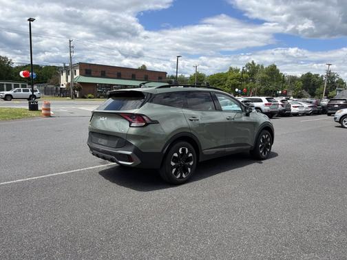 Jungle Green 2024 Kia Sportage X-Line