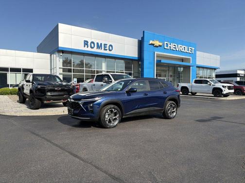 Blue Glow Metallic 2024 Chevrolet Trax LT