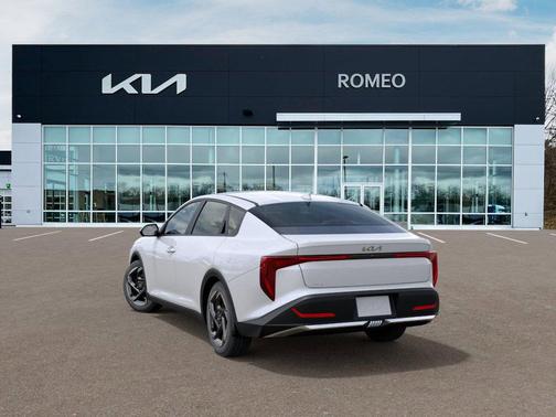 2025 Kia K4 EX