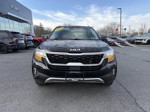 Cherry Black 2023 Kia Seltos SX