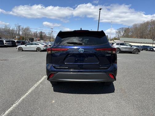 Blue 2021 Toyota Highlander Hybrid Limited