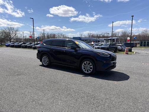 Blue 2021 Toyota Highlander Hybrid Limited