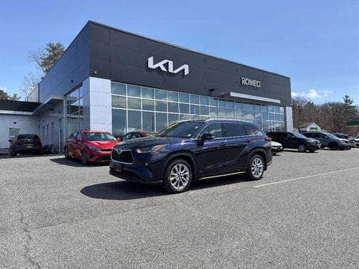 Blue 2021 Toyota Highlander Hybrid Limited