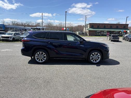 Blue 2021 Toyota Highlander Hybrid Limited