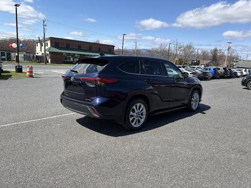 Blue 2021 Toyota Highlander Hybrid Limited