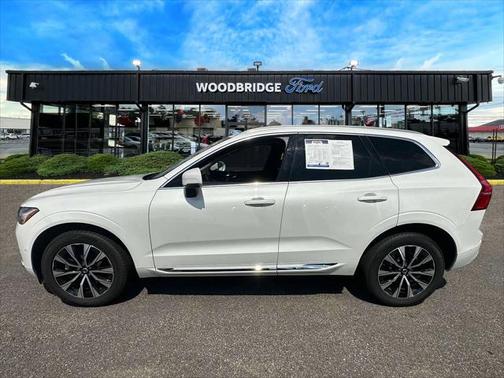 2023 Volvo XC60 B5 Plus Bright Theme