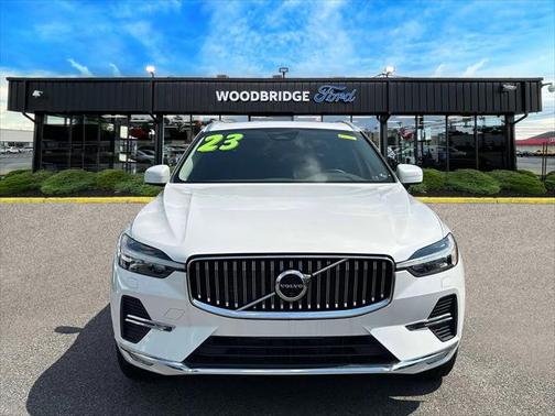 2023 Volvo XC60 B5 Plus Bright Theme