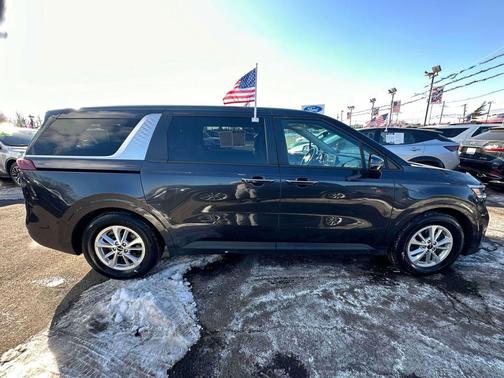 2022 Kia Carnival LXS