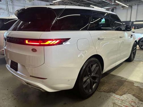 2023 Land Rover Range Rover Sport SE