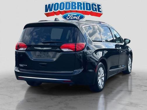 2018 Chrysler Pacifica Touring-L