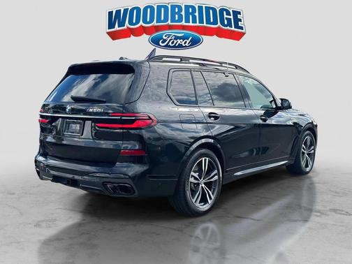 2023 BMW X7 M60i
