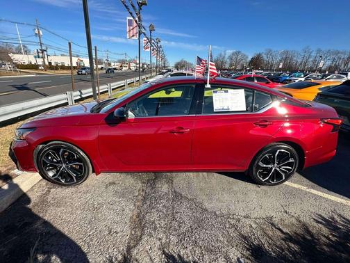 2025 Nissan Altima SR FWD