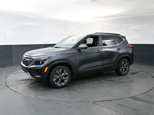 Gray 2024 Kia Seltos S