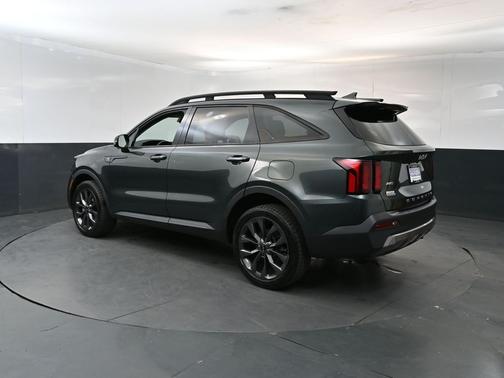 Green 2022 Kia Sorento EX X-LINE
