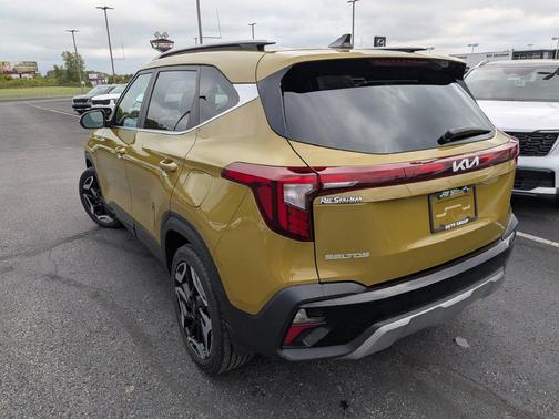 Green 2024 Kia Seltos SX