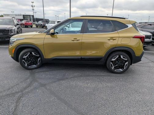 Green 2024 Kia Seltos SX