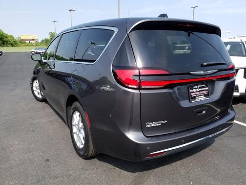 2023 Chrysler Pacifica Touring-L
