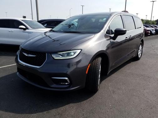 2023 Chrysler Pacifica Touring-L