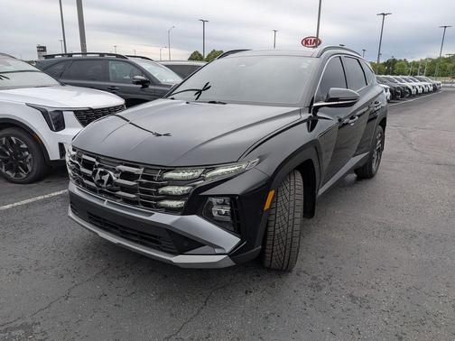 Phantom Black 2025 Hyundai TUCSON Limited
