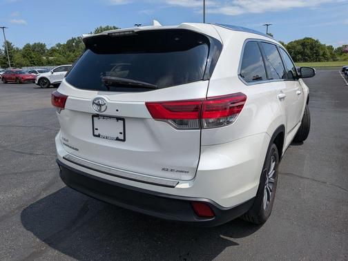 Blizzard Pearl 2019 Toyota Highlander XLE
