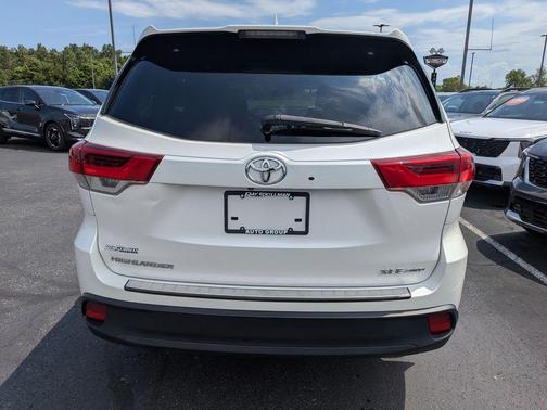Blizzard Pearl 2019 Toyota Highlander XLE