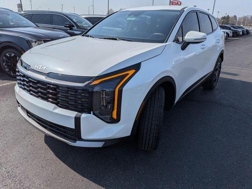 Snow White Pearl 2026 Kia Sportage Hybrid S