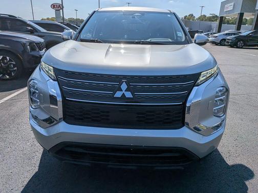 2022 Mitsubishi Outlander ES