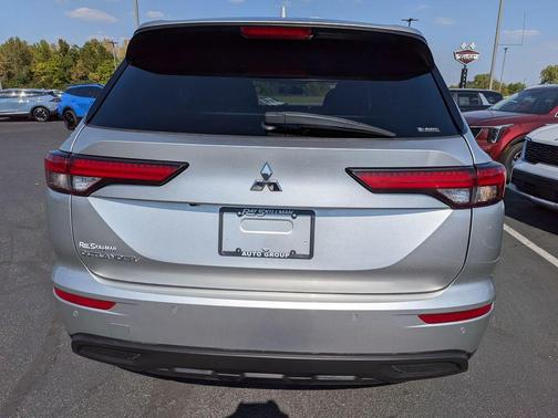 2022 Mitsubishi Outlander ES