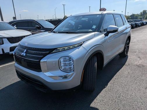 2022 Mitsubishi Outlander ES