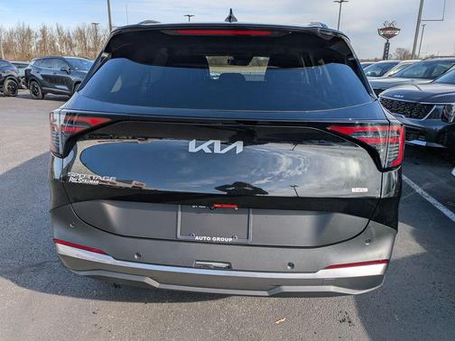 Black 2026 Kia Sportage Hybrid EX