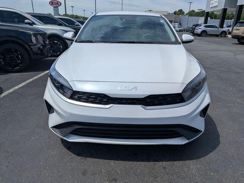 Snow White Pearl 2024 Kia Forte LXS