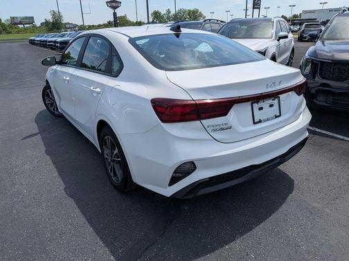 Snow White Pearl 2024 Kia Forte LXS