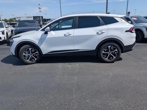 White Pearl 2023 Kia Sportage EX