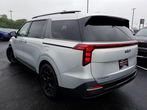 2025 Kia Carnival SX