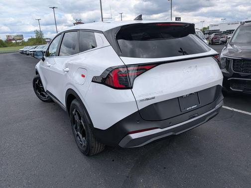 White Pearl 2026 Kia Sportage EX