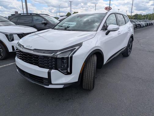 White Pearl 2026 Kia Sportage EX